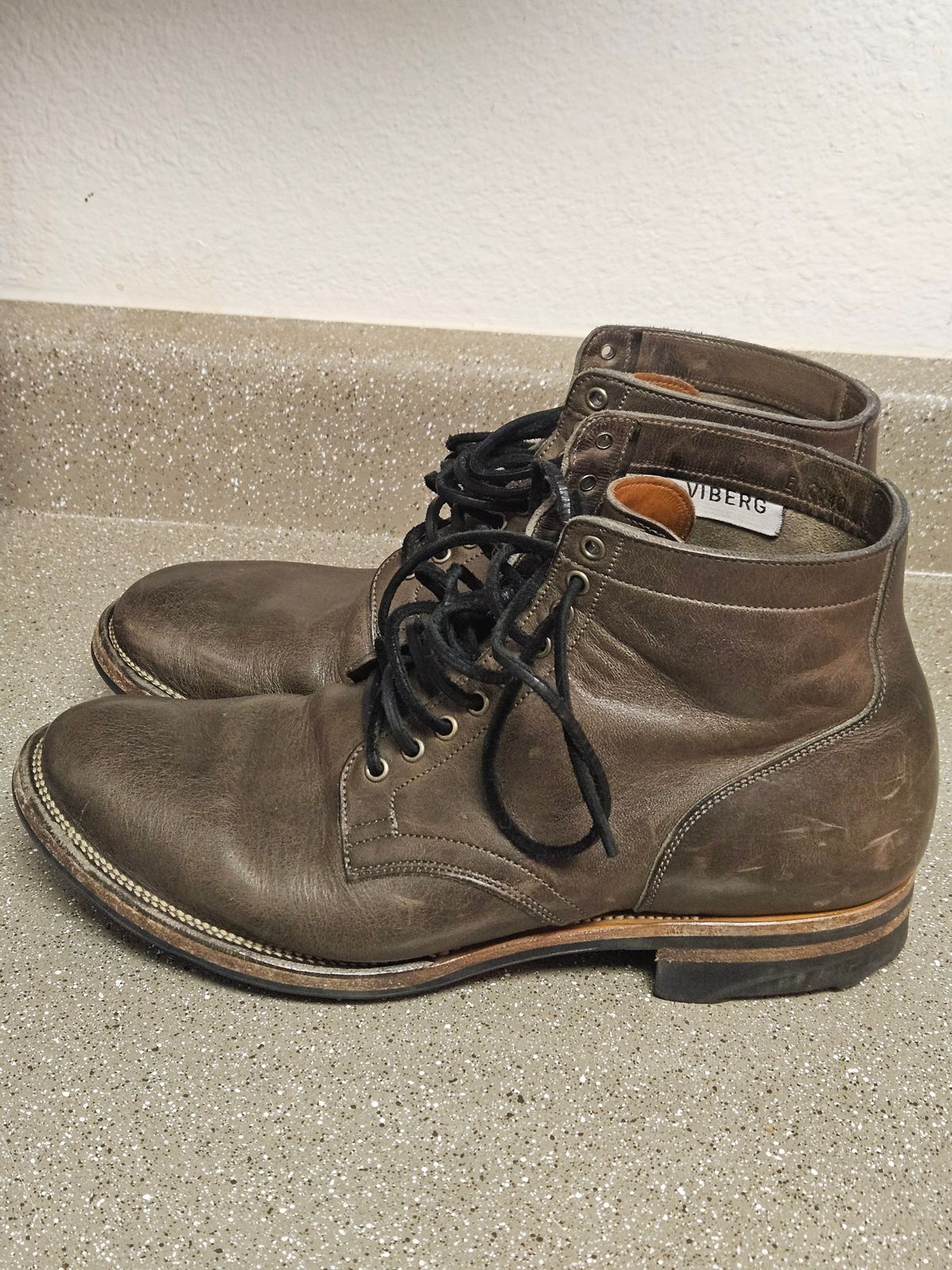 Photo by aDogNamedMerle on April 6, 2024 of the Viberg Service Boot in C.F. Stead Classic Grey Oiled Culatta.