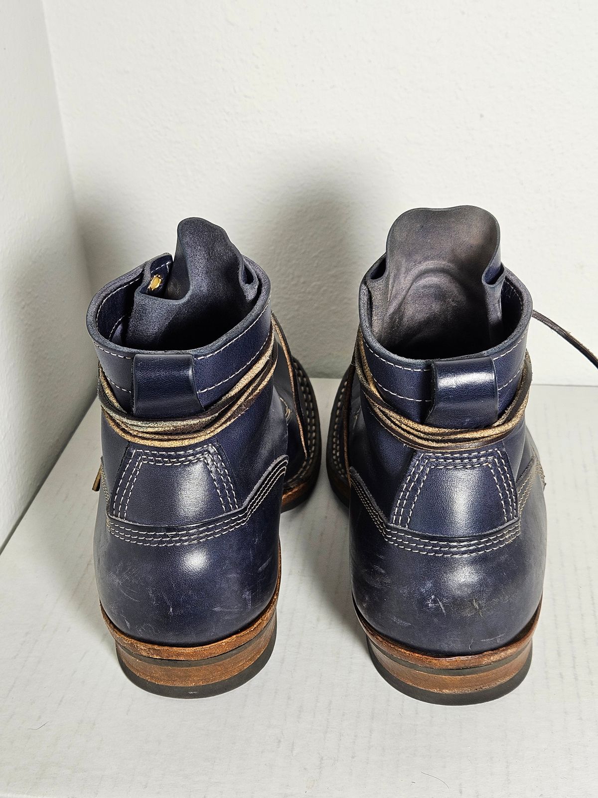 Photo by aDogNamedMerle on December 5, 2023 of the White's Stitchdown Cruiser in Maryam Navy Horsehide.