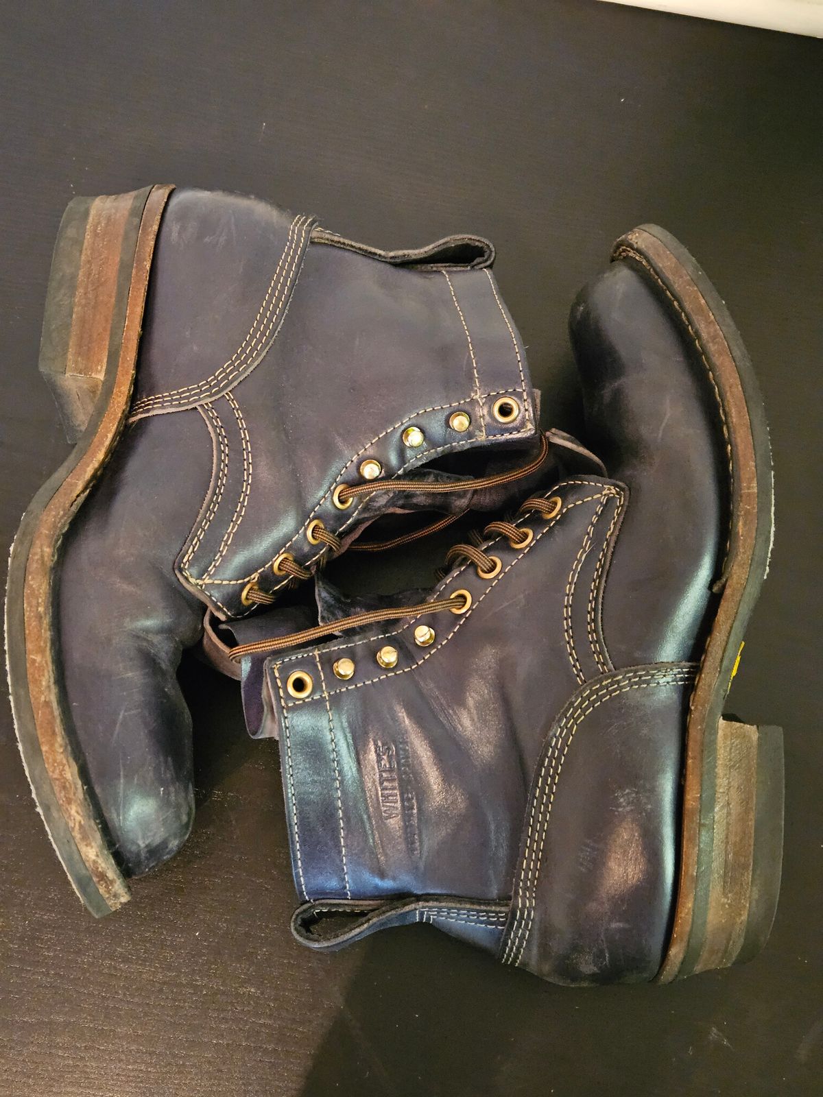 Photo by aDogNamedMerle on February 6, 2024 of the White's Stitchdown Cruiser in Maryam Navy Horsehide.