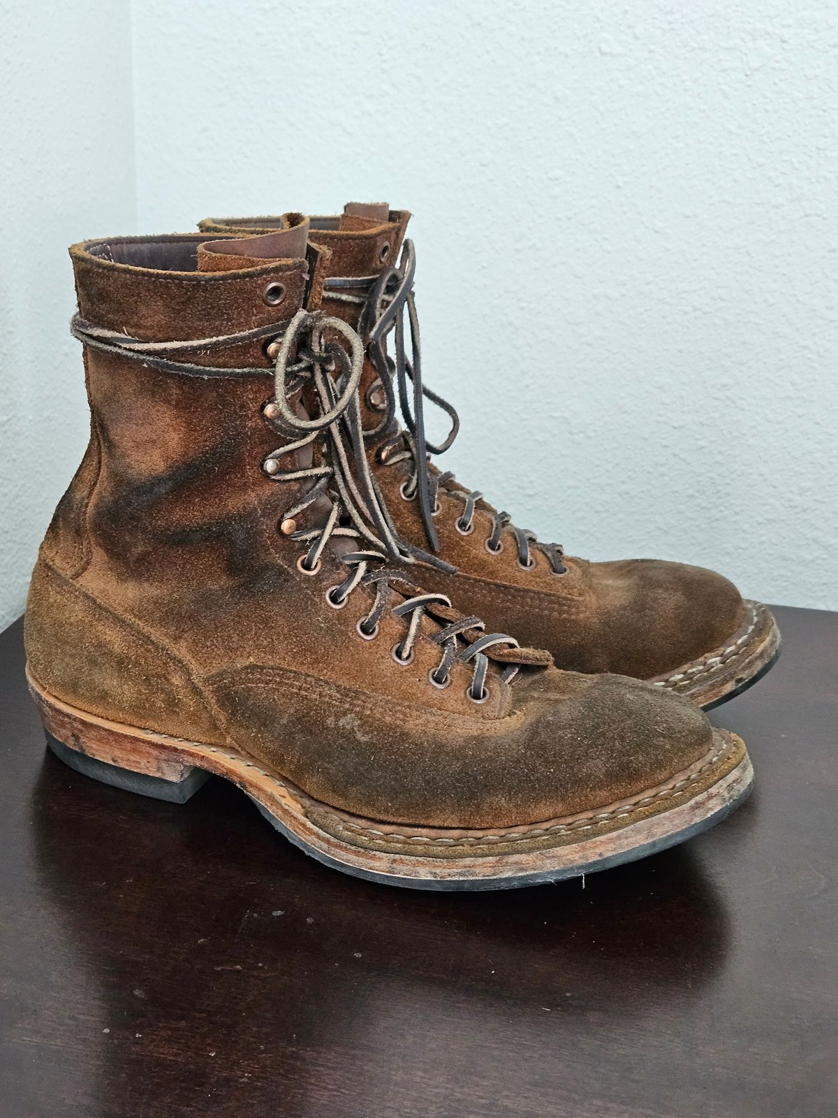 Photo by aDogNamedMerle on January 5, 2024 of the White's Bounty Hunter in Seidel Distressed Roughout.