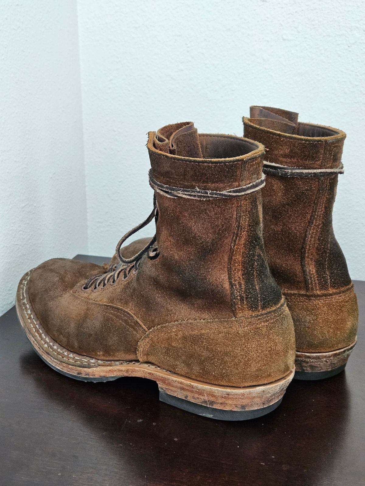 Photo by aDogNamedMerle on January 5, 2024 of the White's Bounty Hunter in Seidel Distressed Roughout.