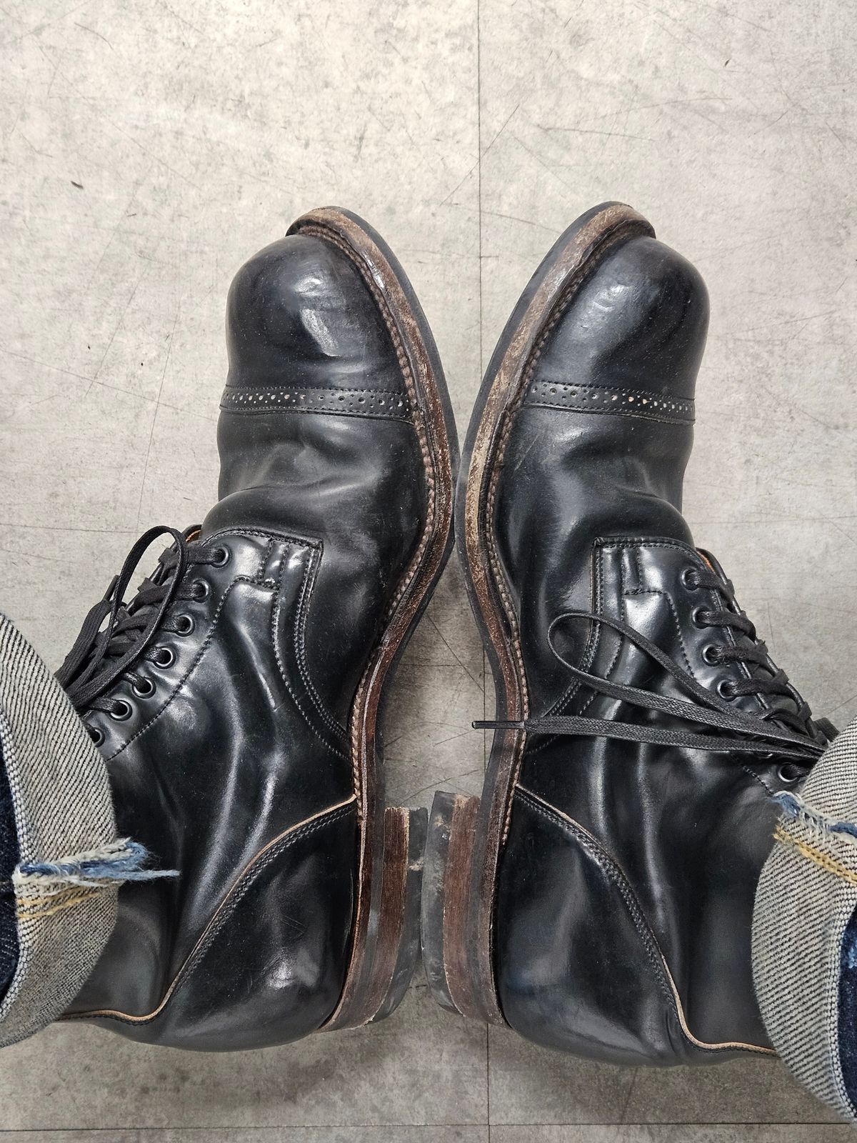 Photo by aDogNamedMerle on March 28, 2024 of the Viberg Service Boot BCT in Horween Black Tumbled Shell Cordovan.