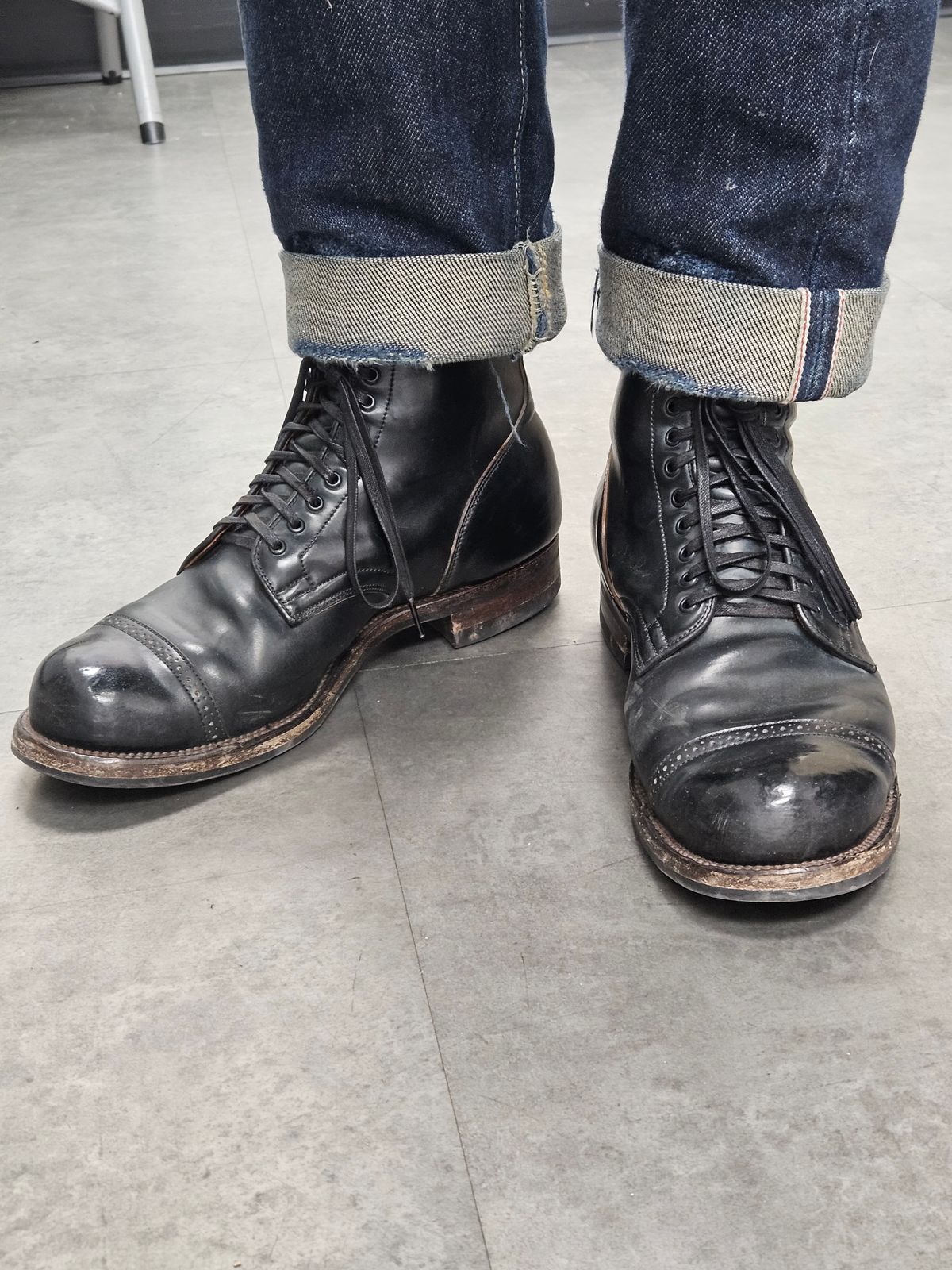 Photo by aDogNamedMerle on March 28, 2024 of the Viberg Service Boot BCT in Horween Black Tumbled Shell Cordovan.