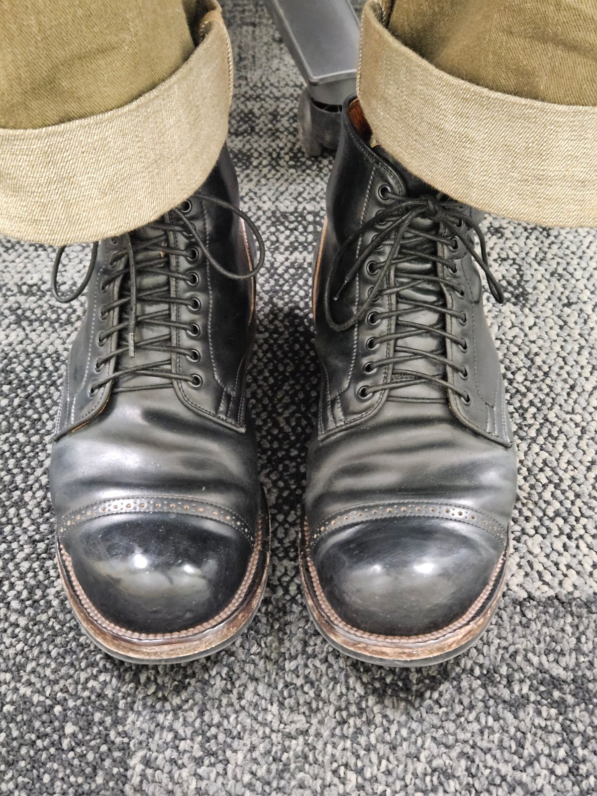 Photo by aDogNamedMerle on April 25, 2025 of the Viberg Service Boot BCT in Horween Black Tumbled Shell Cordovan.