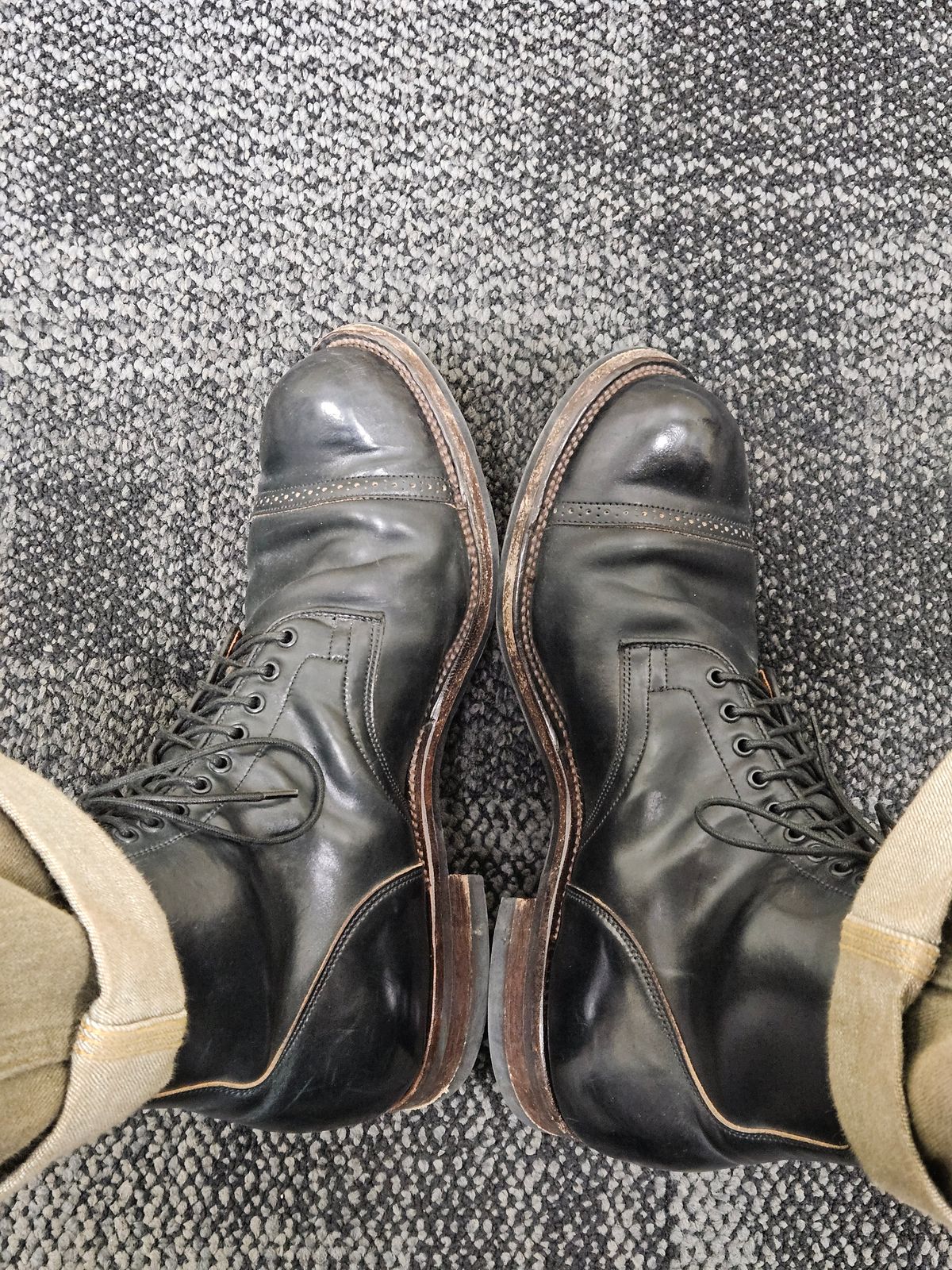 Photo by aDogNamedMerle on April 25, 2025 of the Viberg Service Boot BCT in Horween Black Tumbled Shell Cordovan.