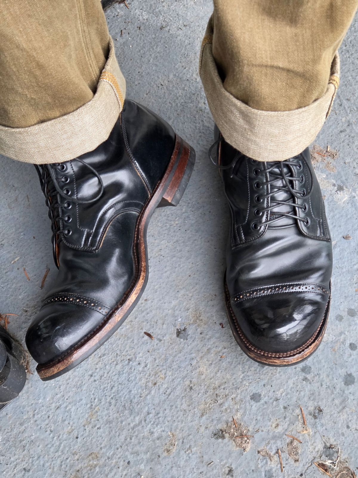 Photo by aDogNamedMerle on December 26, 2025 of the Viberg Service Boot BCT in Horween Black Tumbled Shell Cordovan.