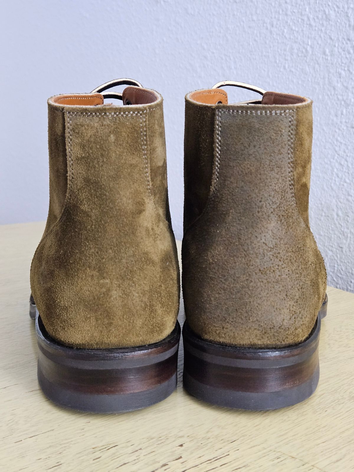 Photo by aDogNamedMerle on October 1, 2024 of the Viberg Service Boot in Horween Mushroom Chamois Roughout.