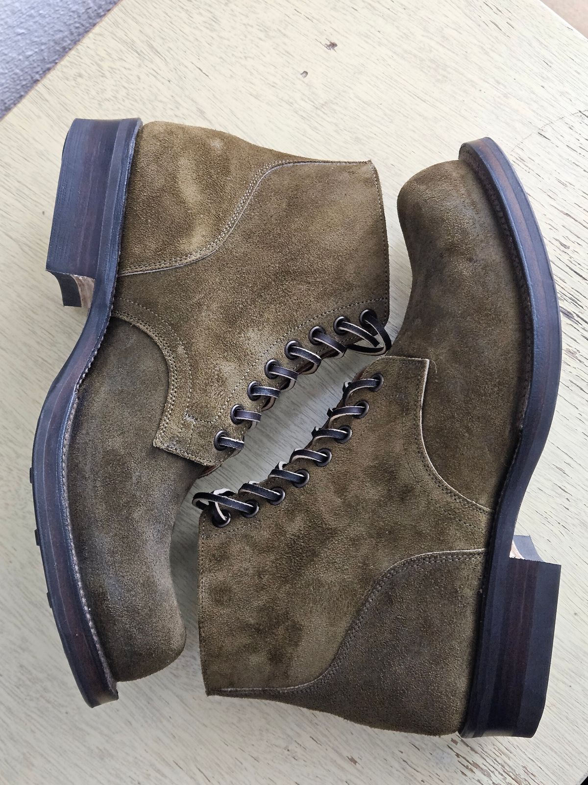 Photo by aDogNamedMerle on October 1, 2024 of the Viberg Service Boot in Horween Mushroom Chamois Roughout.