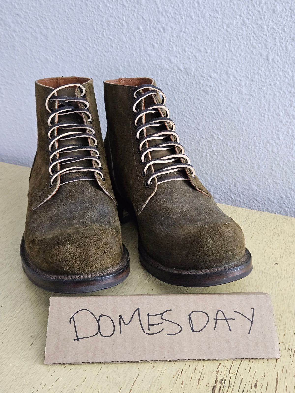 Photo by aDogNamedMerle on October 1, 2024 of the Viberg Service Boot in Horween Mushroom Chamois Roughout.