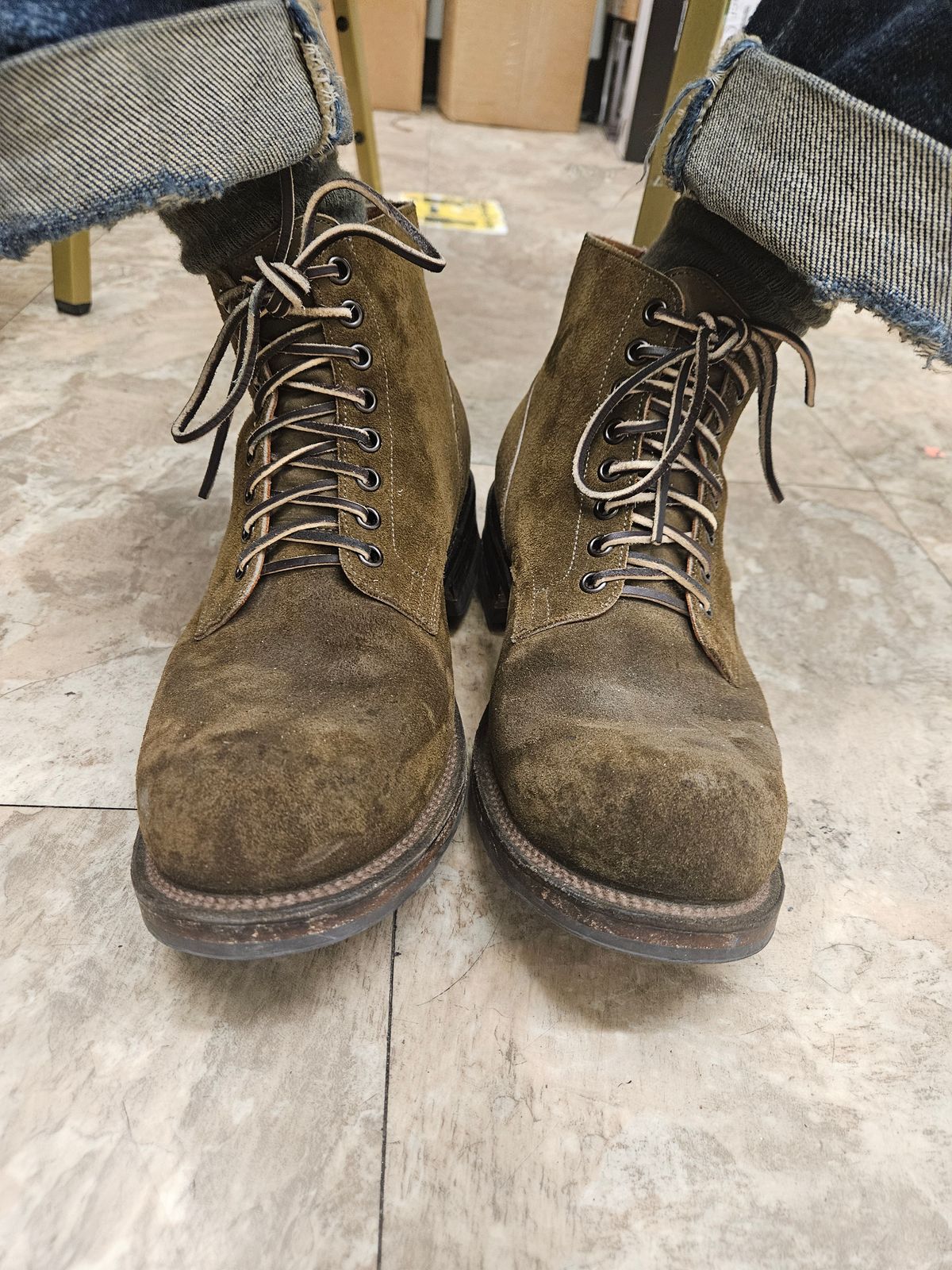 Photo by aDogNamedMerle on October 7, 2024 of the Viberg Service Boot in Horween Mushroom Chamois Roughout.