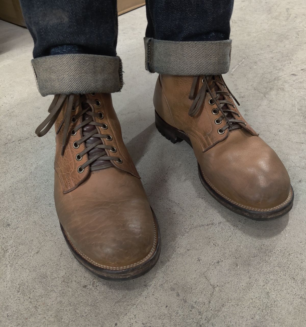 Photo by aDogNamedMerle on May 13, 2023 of the Viberg Service Boot in Shinki Cognac Shrunken Horsebutt.