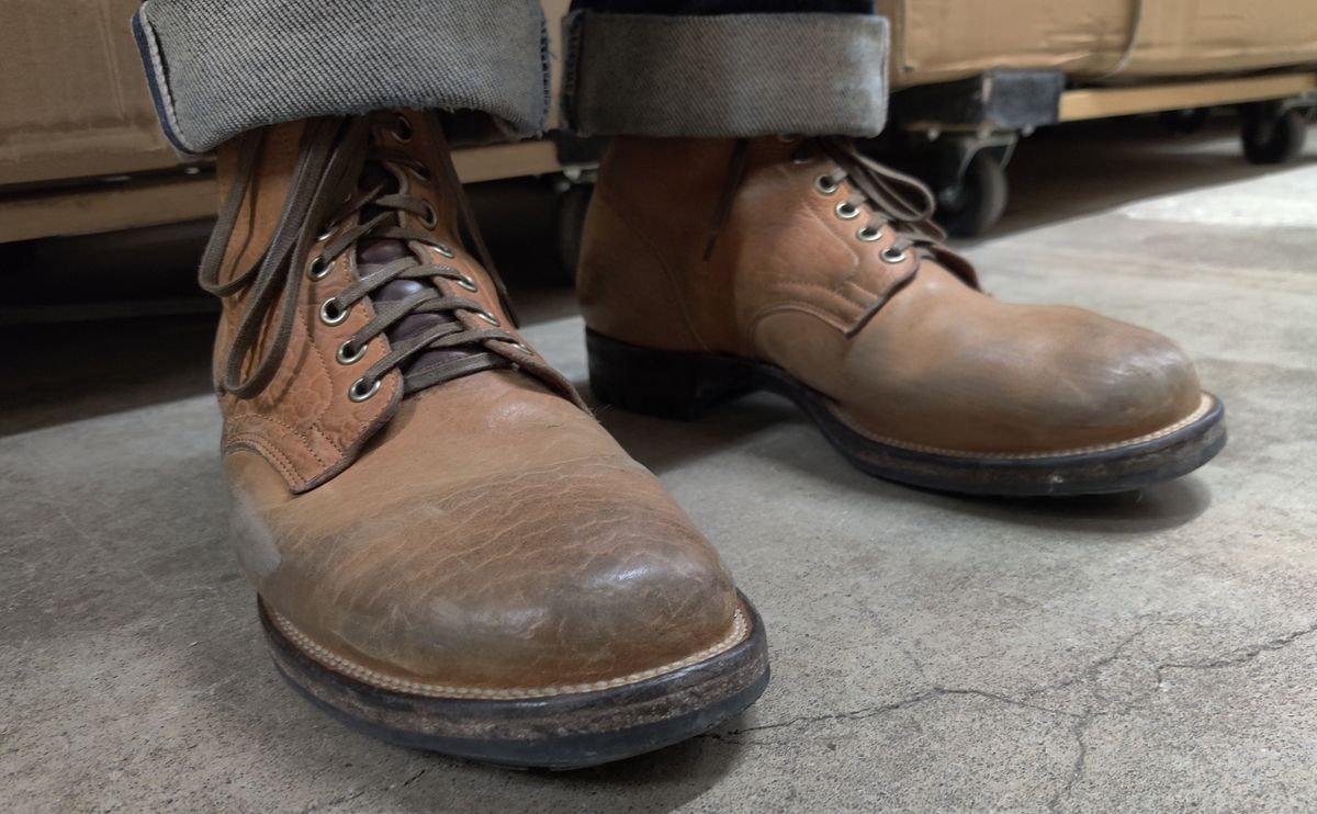 Photo by aDogNamedMerle on May 23, 2023 of the Viberg Service Boot in Shinki Cognac Shrunken Horsebutt.