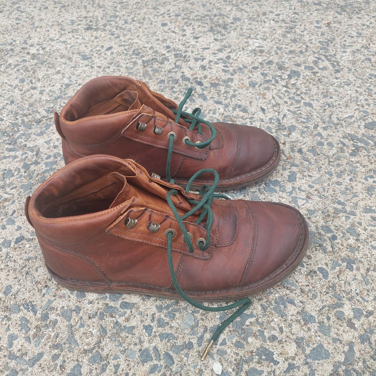 Photo by Willow on November 5, 2023 of the Jim Green African Ranger Barefoot Boot in Fudge Crazy Horse.