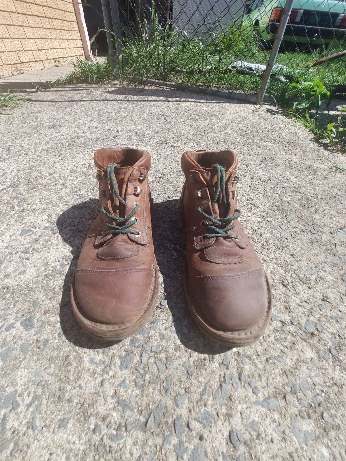 Photo by Willow on December 6, 2023 of the Jim Green African Ranger Barefoot Boot in Fudge Crazy Horse.