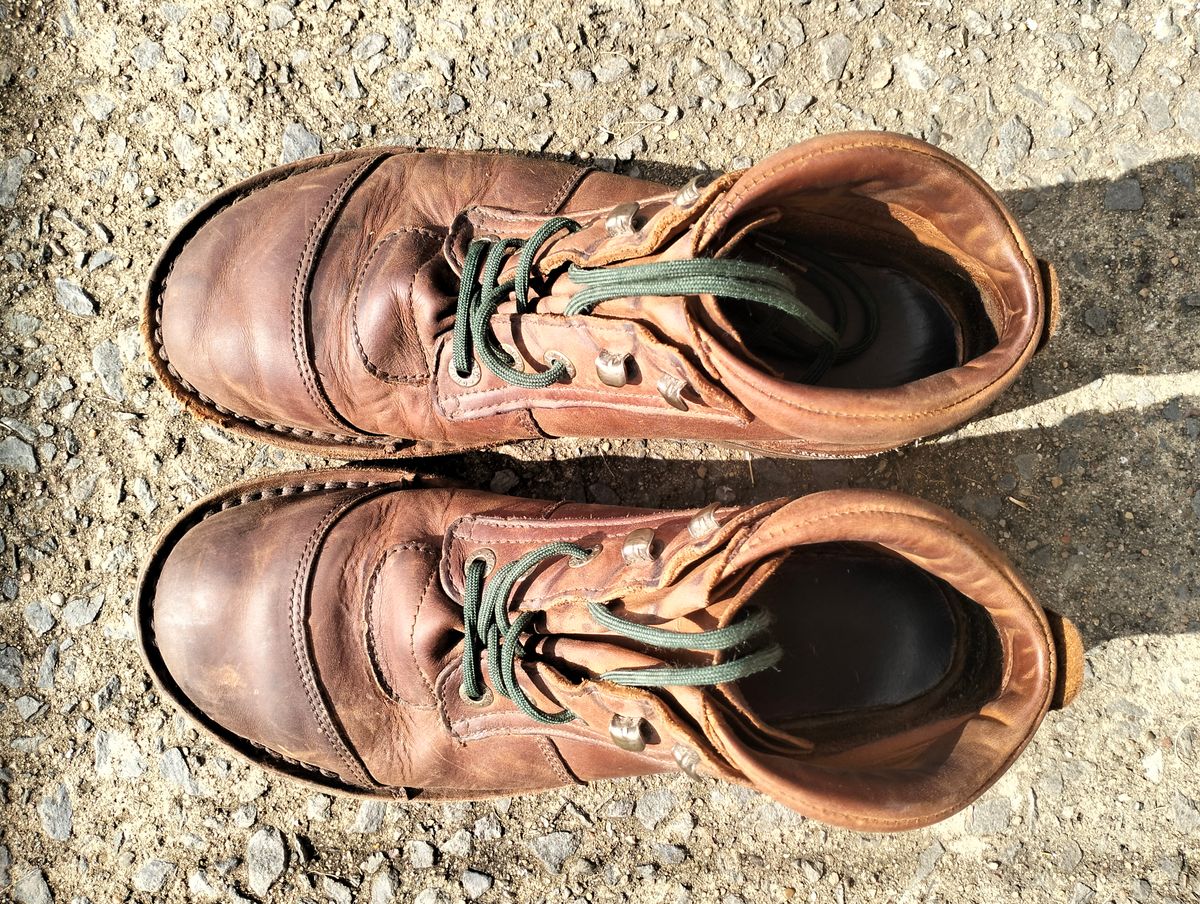 Photo by Willow on February 3, 2024 of the Jim Green African Ranger Barefoot Boot in Fudge Crazy Horse.