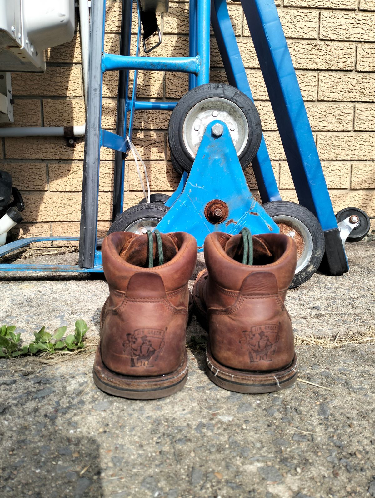 Photo by Willow on February 3, 2024 of the Jim Green African Ranger Barefoot Boot in Fudge Crazy Horse.