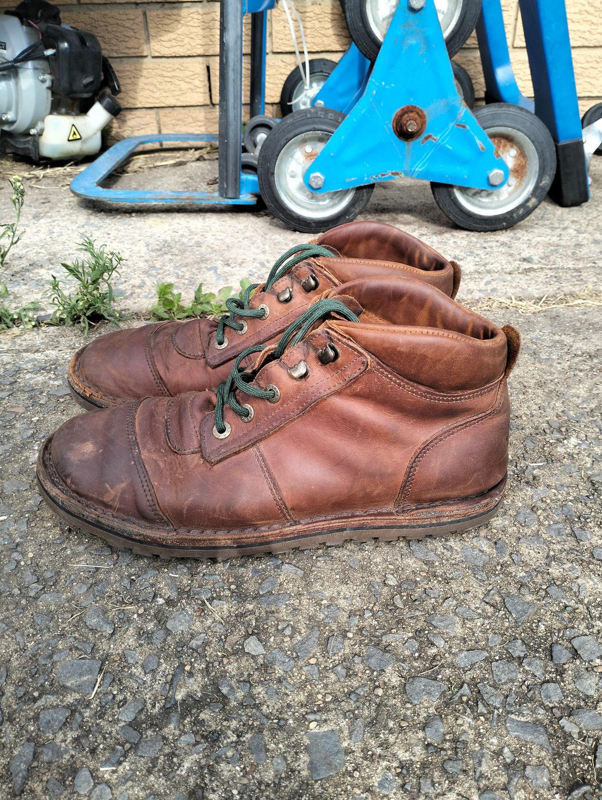 Photo by Willow on February 3, 2024 of the Jim Green African Ranger Barefoot Boot in Fudge Crazy Horse.