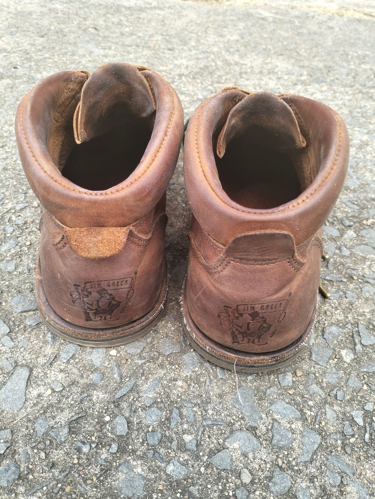 Photo by Willow on March 5, 2024 of the Jim Green African Ranger Barefoot Boot in Fudge Crazy Horse.