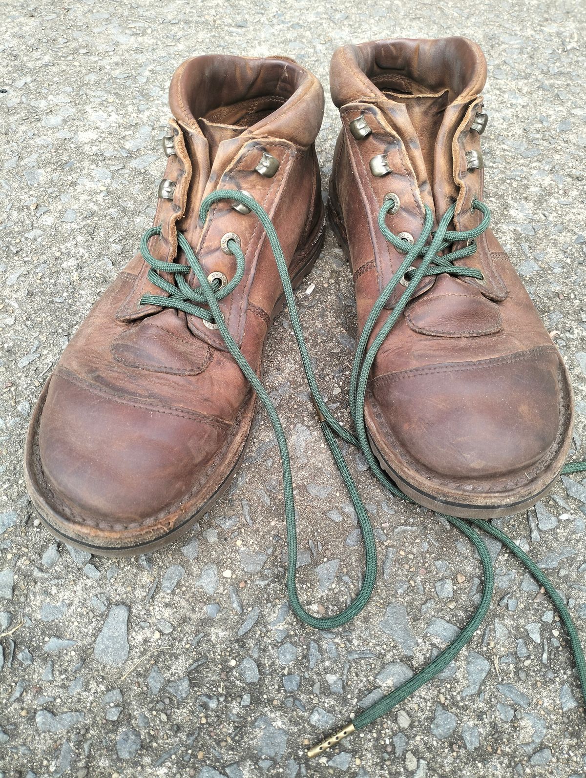 Photo by Willow on March 5, 2024 of the Jim Green African Ranger Barefoot Boot in Fudge Crazy Horse.