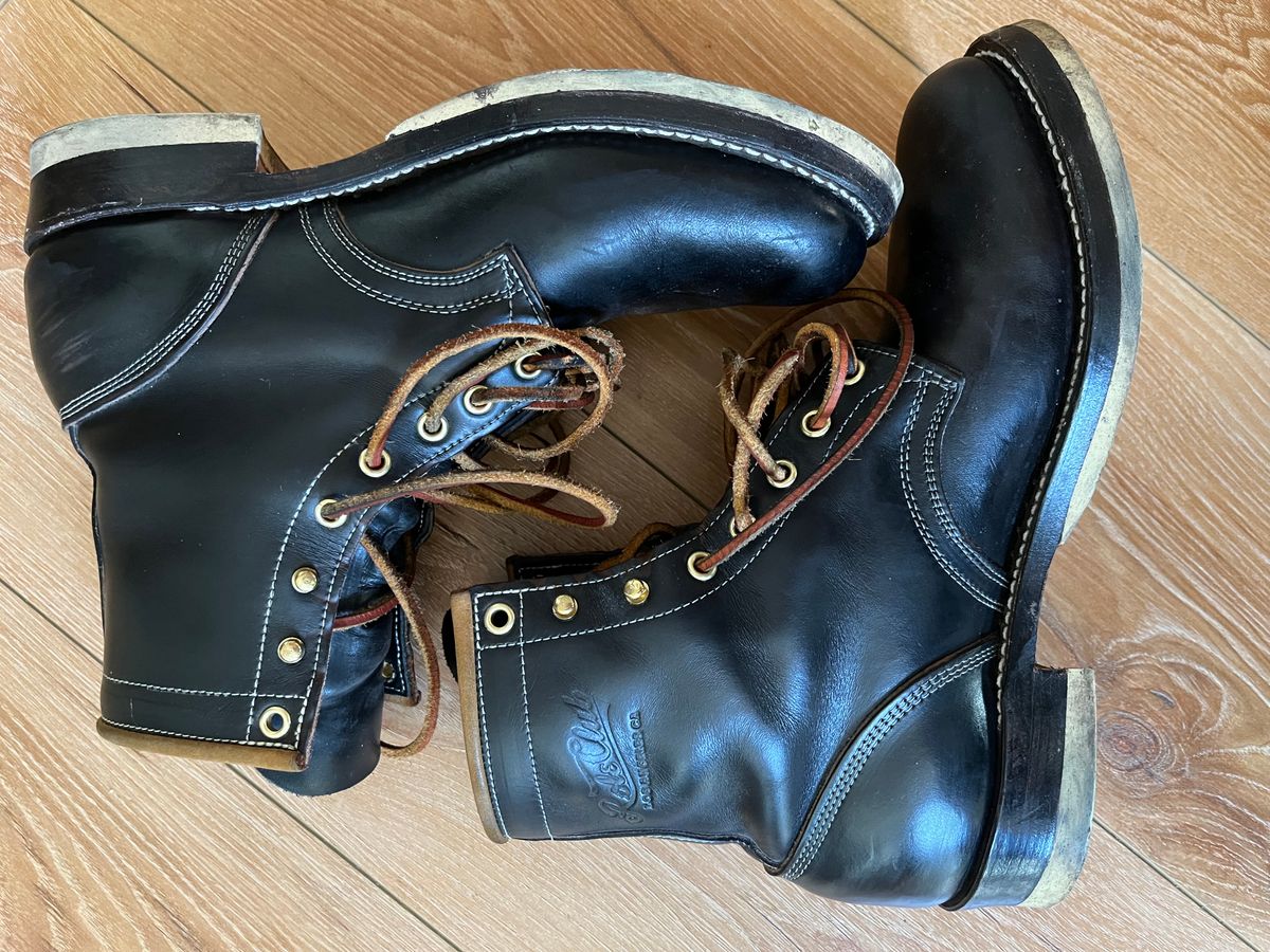 Photo by VoodooRay on November 5, 2022 of the Role Club Underdogs in Unlisted Leather.