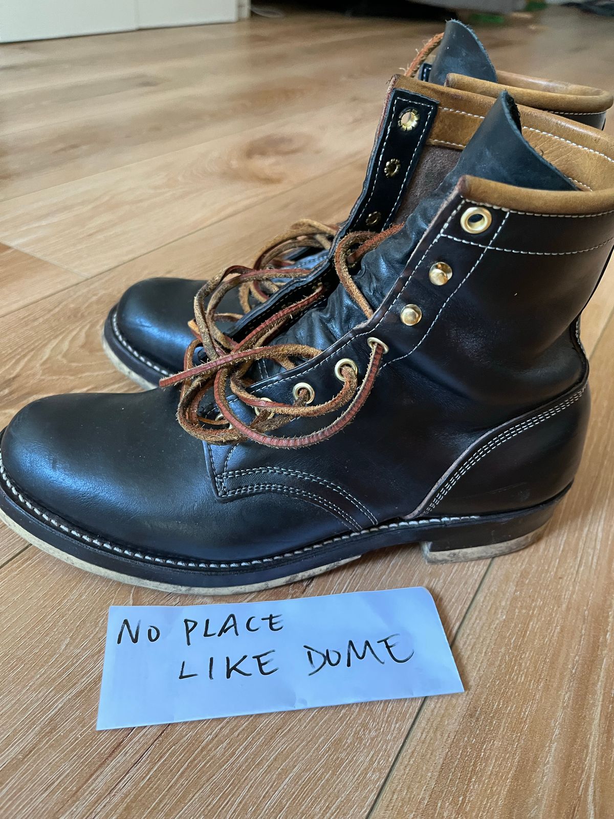 Photo by VoodooRay on November 5, 2022 of the Role Club Underdogs in Unlisted Leather.
