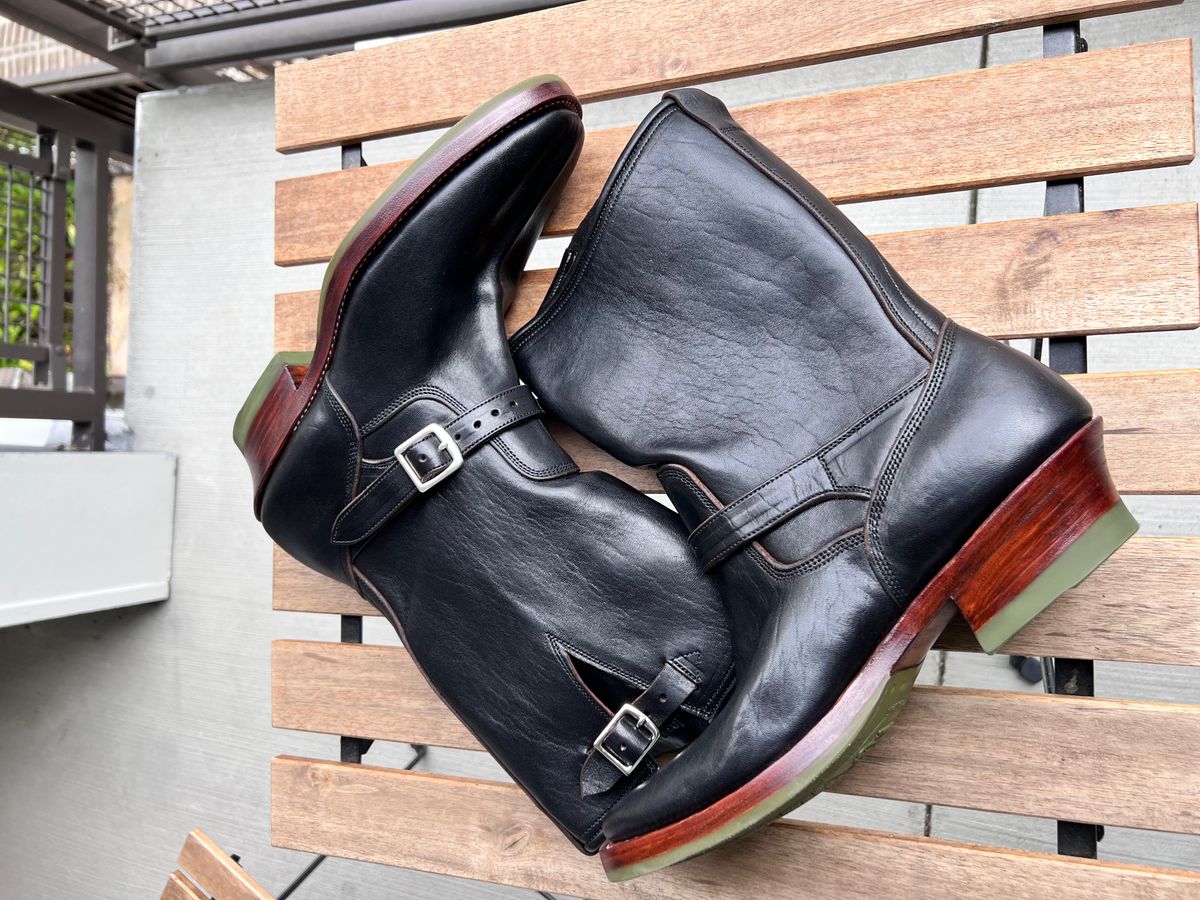 Photo by A_Clockwork_Yifan on October 1, 2025 of the Lost Boys (Formerly King Boots) Engineer Boots in Black Teacore Shinki Shrunken Horsefront.
