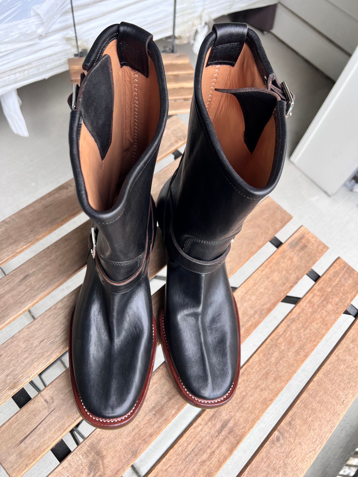 Photo by A_Clockwork_Yifan on October 1, 2025 of the Lost Boys (Formerly King Boots) Engineer Boots in Black Teacore Shinki Shrunken Horsefront.