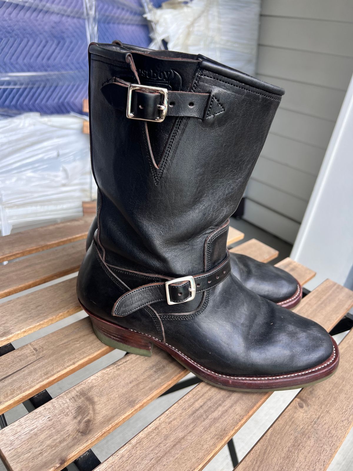 Photo by A_Clockwork_Yifan on November 3, 2025 of the Lost Boys (Formerly King Boots) Engineer Boots in Black Teacore Shinki Shrunken Horsefront.