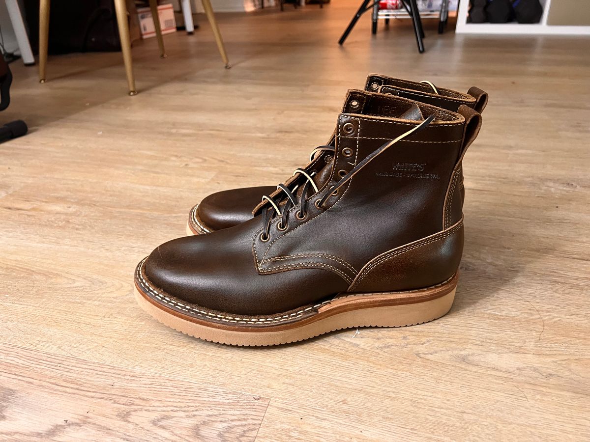 Photo by A_Clockwork_Yifan on October 1, 2023 of the White's Rambler in Horween Cinnamon Waxed Flesh.