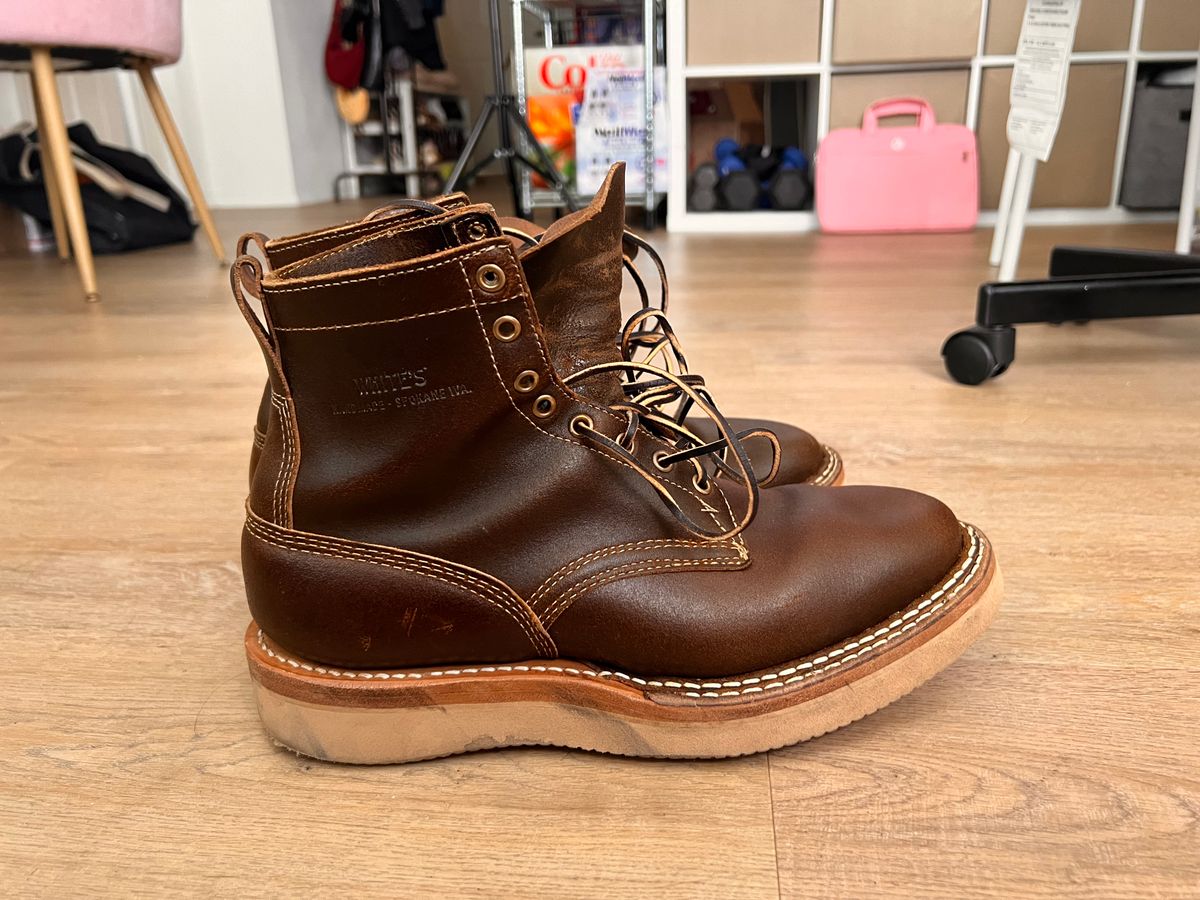 Photo by A_Clockwork_Yifan on November 1, 2023 of the White's Rambler in Horween Cinnamon Waxed Flesh.