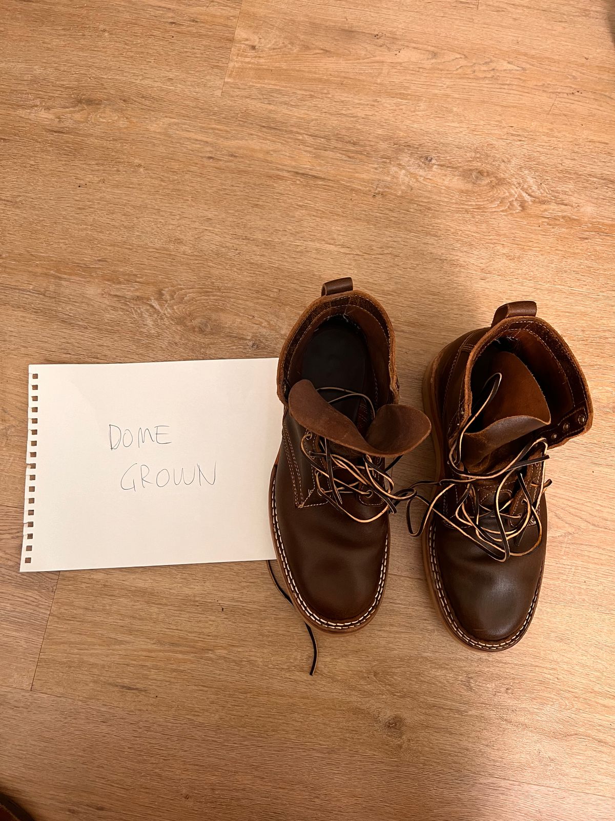 Photo by A_Clockwork_Yifan on November 1, 2023 of the White's Rambler in Horween Cinnamon Waxed Flesh.