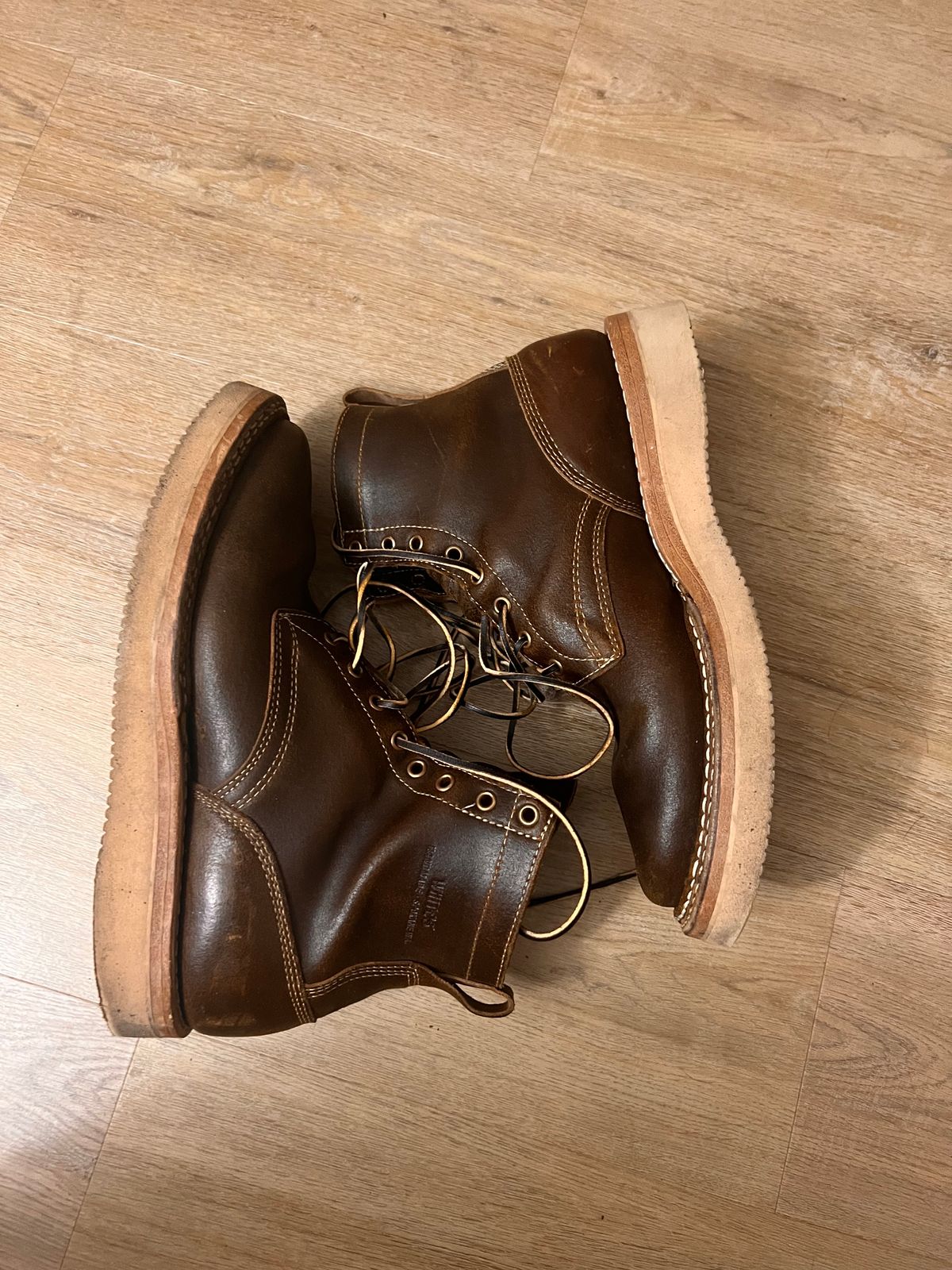 Photo by A_Clockwork_Yifan on December 4, 2023 of the White's Rambler in Horween Cinnamon Waxed Flesh.