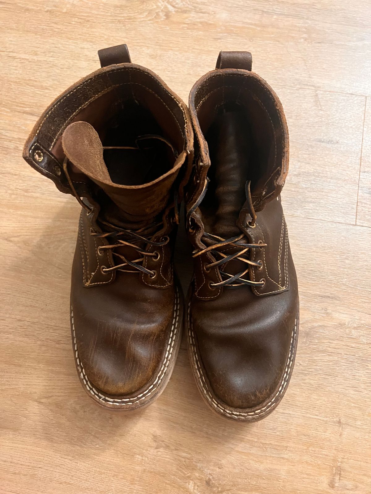 Photo by A_Clockwork_Yifan on February 1, 2024 of the White's Rambler in Horween Cinnamon Waxed Flesh.
