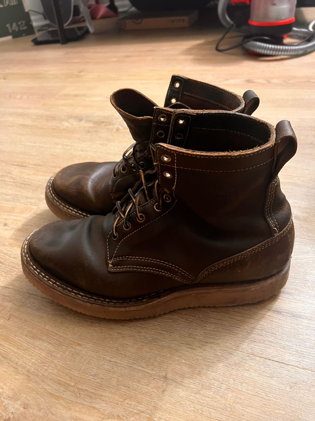 Photo by A_Clockwork_Yifan on March 1, 2024 of the White's Rambler in Horween Cinnamon Waxed Flesh.