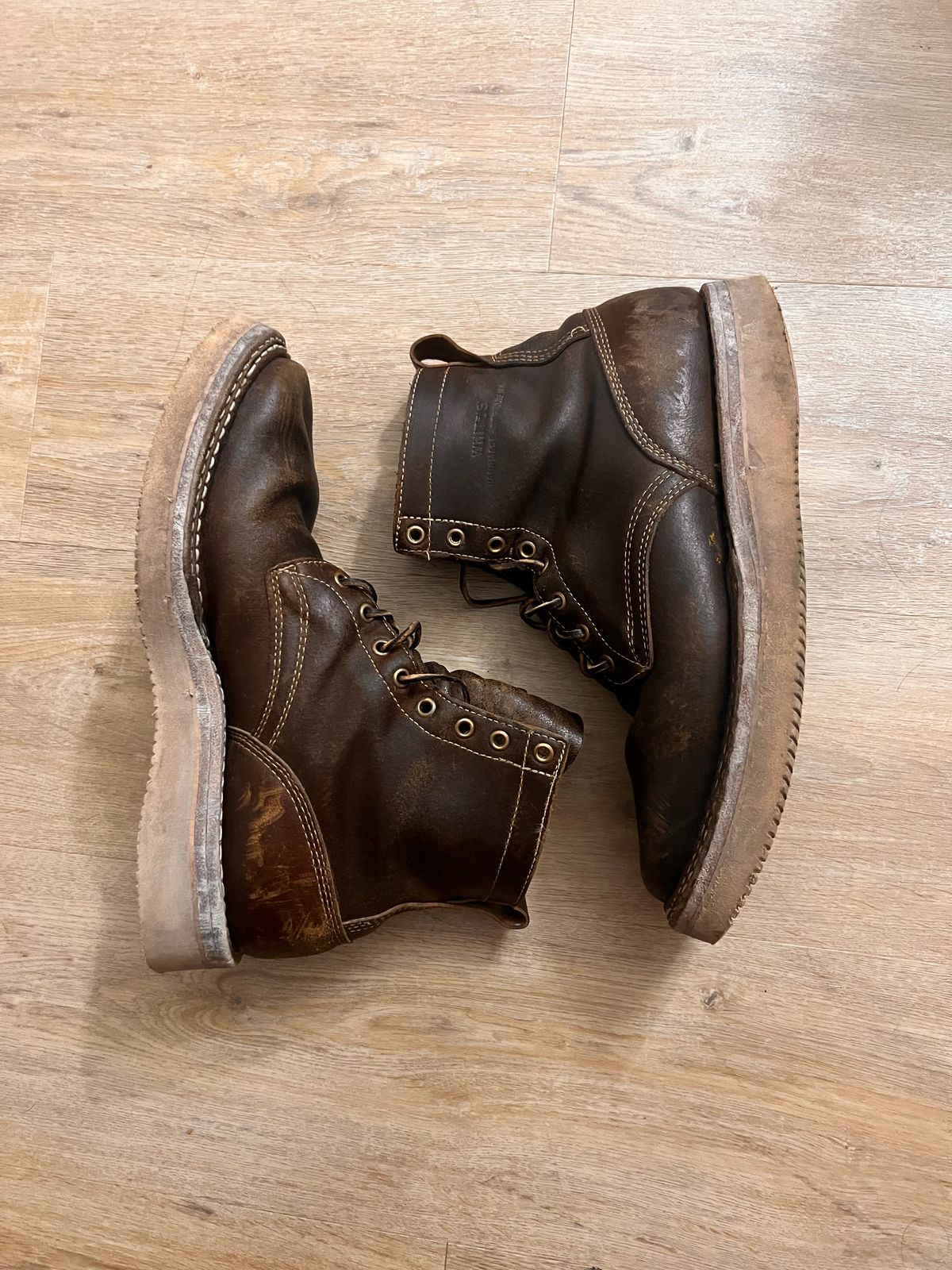 Photo by A_Clockwork_Yifan on March 1, 2024 of the White's Rambler in Horween Cinnamon Waxed Flesh.