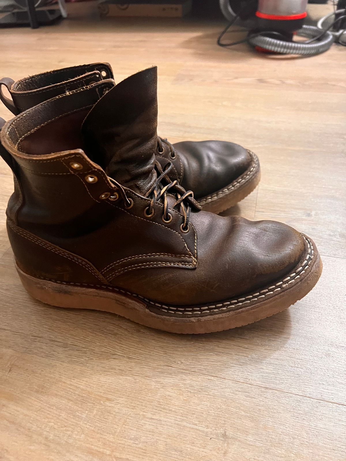 Photo by A_Clockwork_Yifan on March 1, 2024 of the White's Rambler in Horween Cinnamon Waxed Flesh.