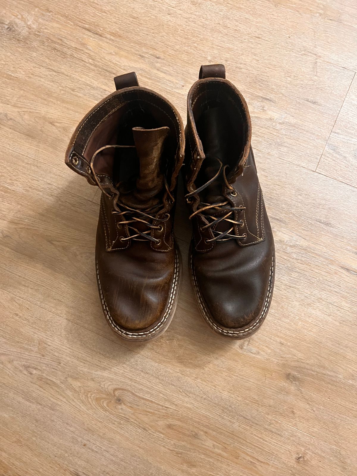 Photo by A_Clockwork_Yifan on March 1, 2024 of the White's Rambler in Horween Cinnamon Waxed Flesh.