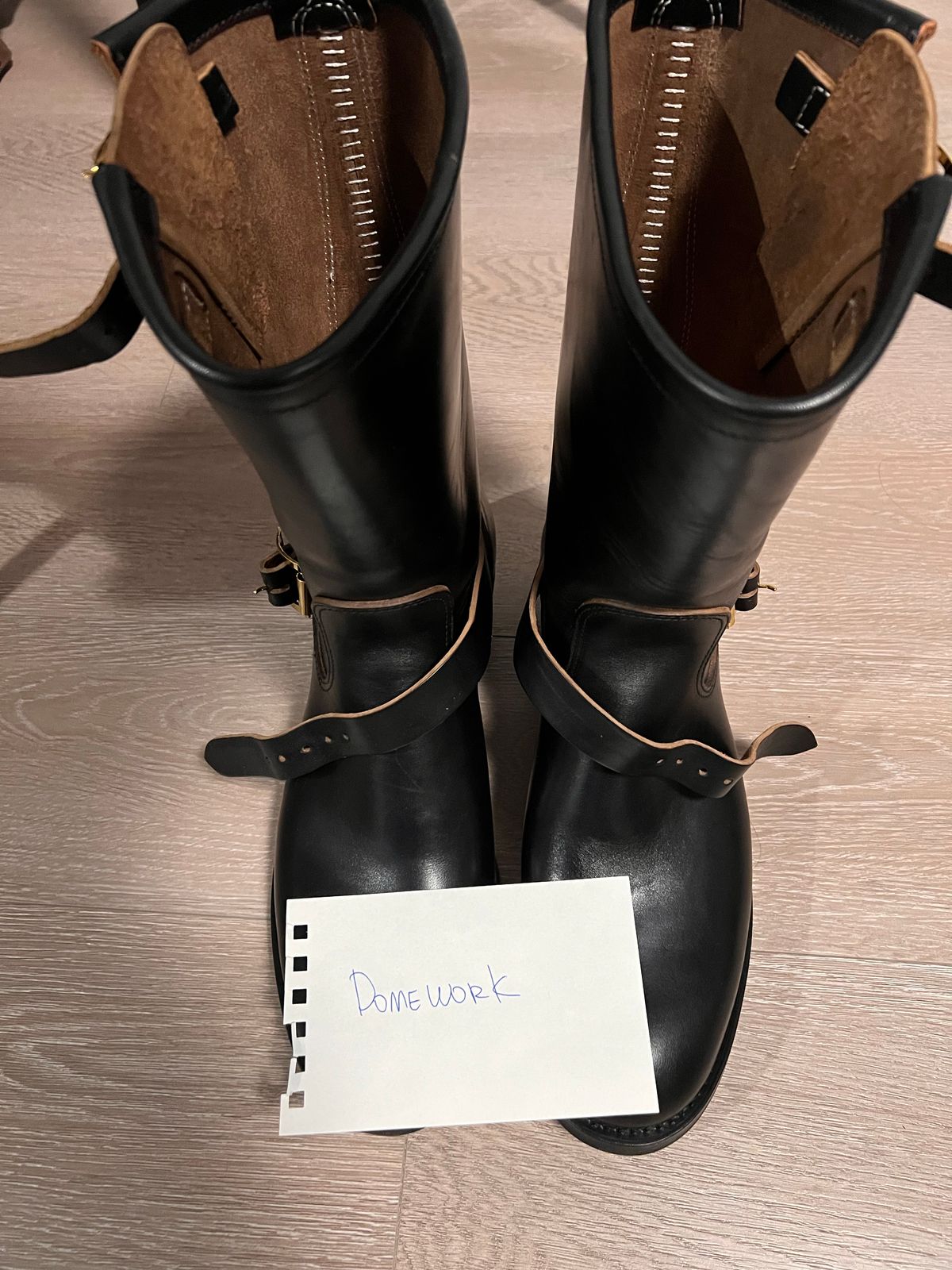 Photo by A_Clockwork_Yifan on October 5, 2022 of the Attractions BILTBUCK Engineer Boots in Black Italian Horsebutt.