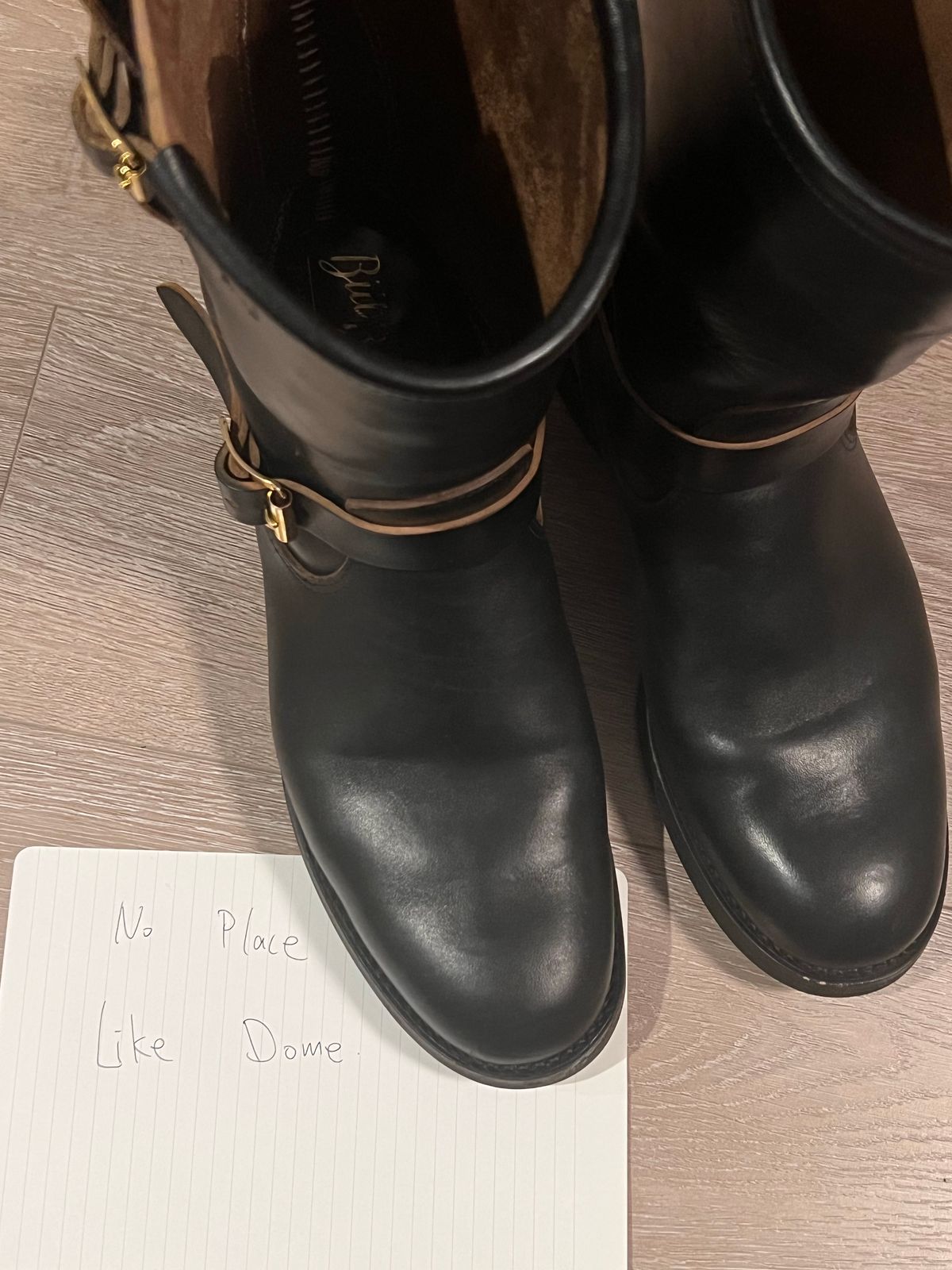 Photo by A_Clockwork_Yifan on November 5, 2022 of the Attractions BILTBUCK Engineer Boots in Black Italian Horsebutt.