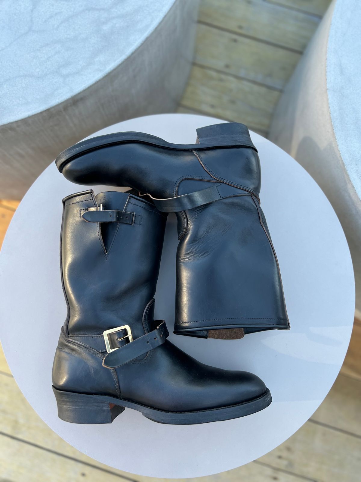 Photo by A_Clockwork_Yifan on December 4, 2022 of the Attractions BILTBUCK Engineer Boots in Black Italian Horsebutt.