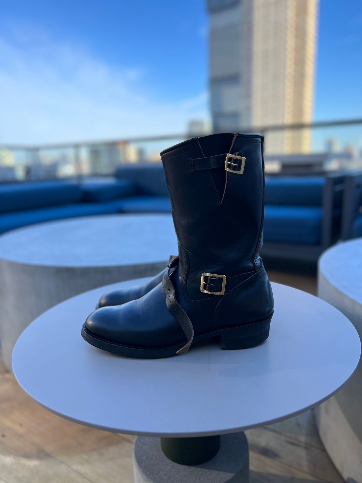 Photo by A_Clockwork_Yifan on December 4, 2022 of the Attractions BILTBUCK Engineer Boots in Black Italian Horsebutt.