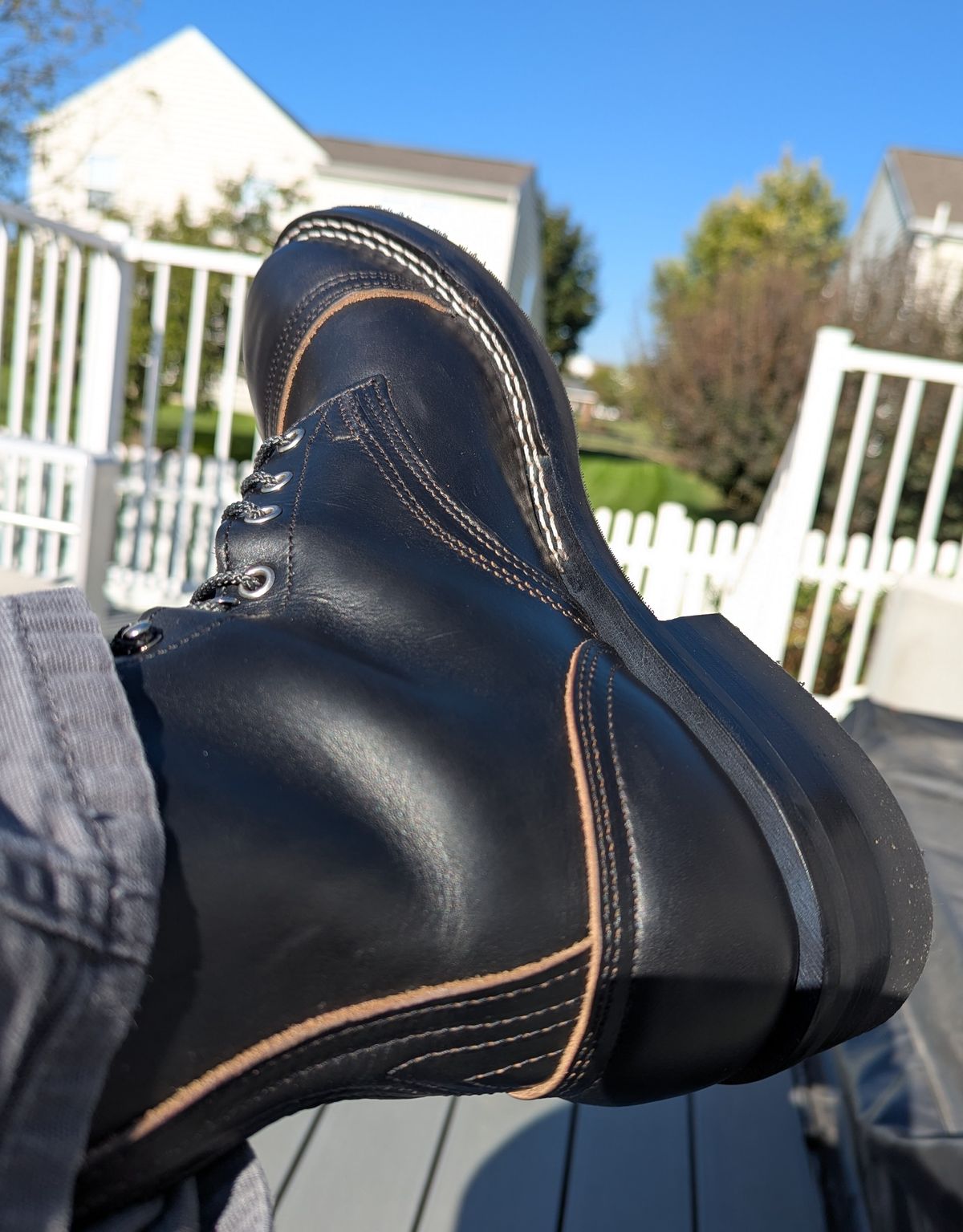 Photo by Vehe on October 1, 2025 of the Nicks Parkhurst V3 in Horween Black Chromexcel.