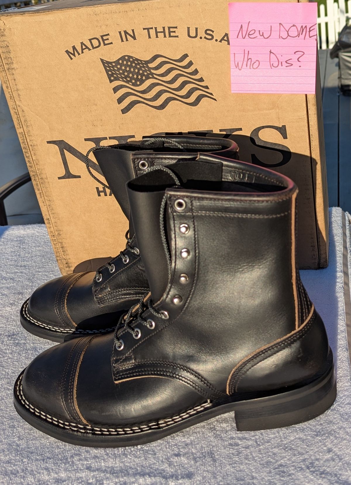 Photo by Vehe on October 1, 2025 of the Nicks Parkhurst V3 in Horween Black Chromexcel.