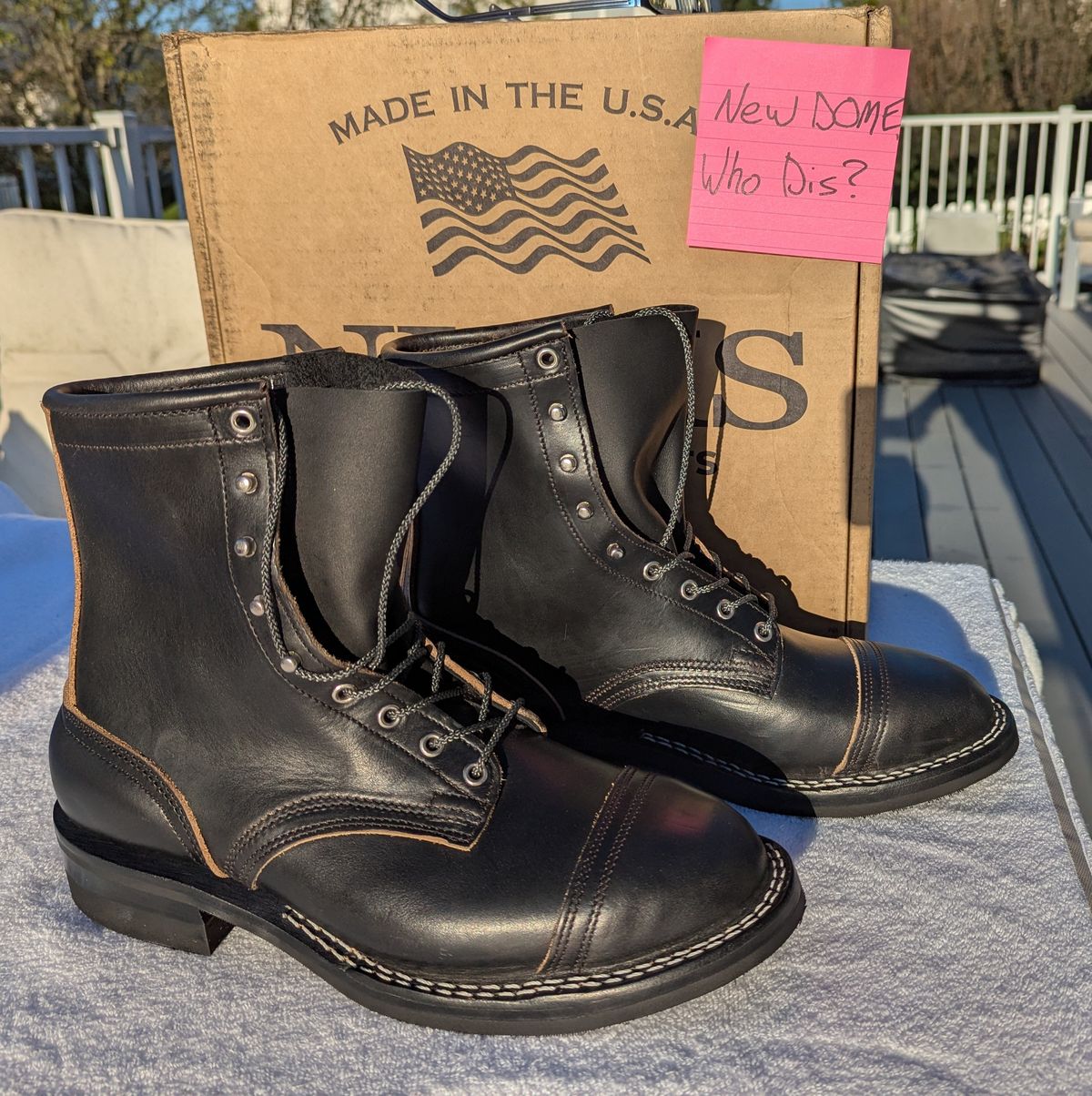 Photo by Vehe on October 1, 2025 of the Nicks Parkhurst V3 in Horween Black Chromexcel.