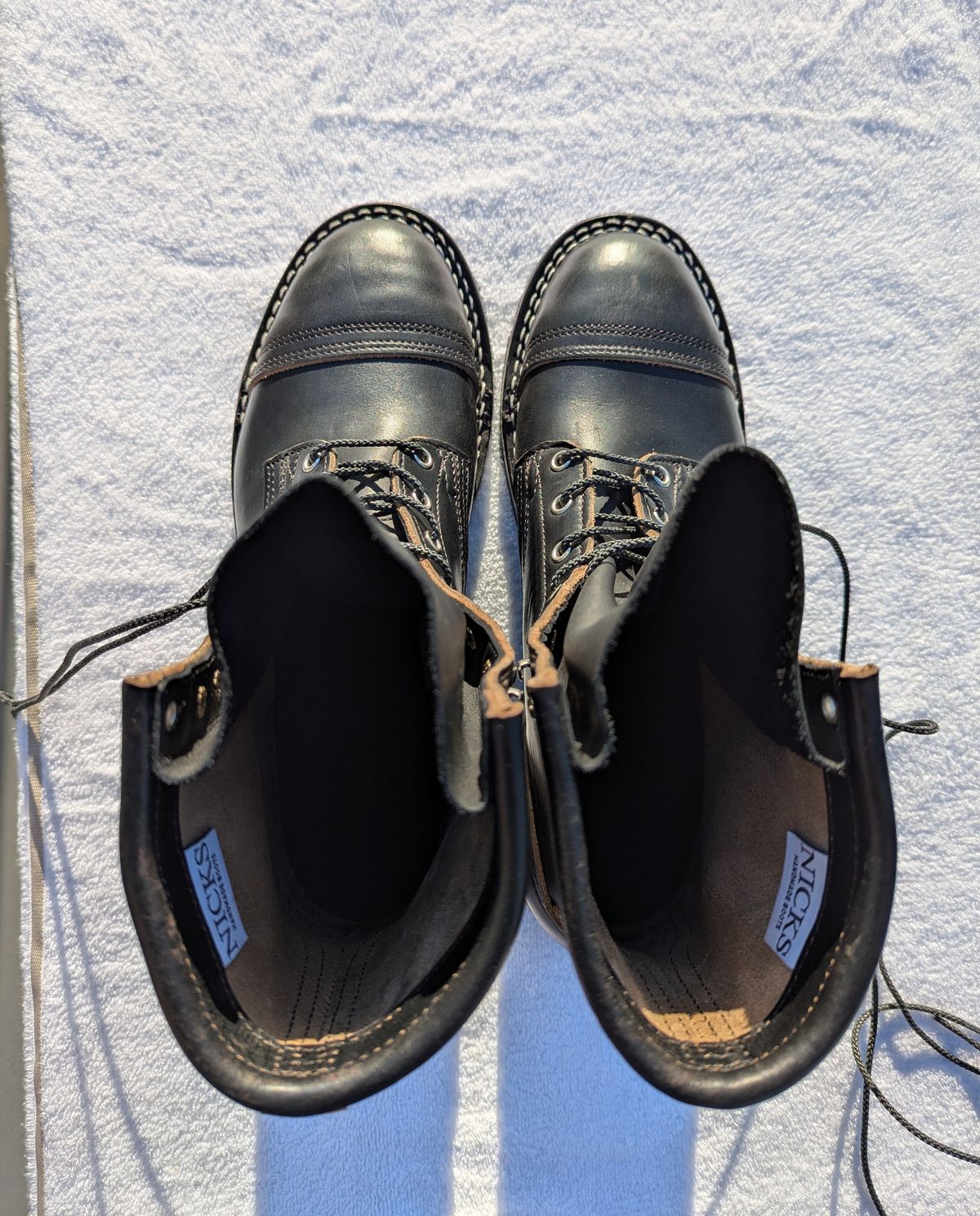 Photo by Vehe on October 1, 2025 of the Nicks Parkhurst V3 in Horween Black Chromexcel.