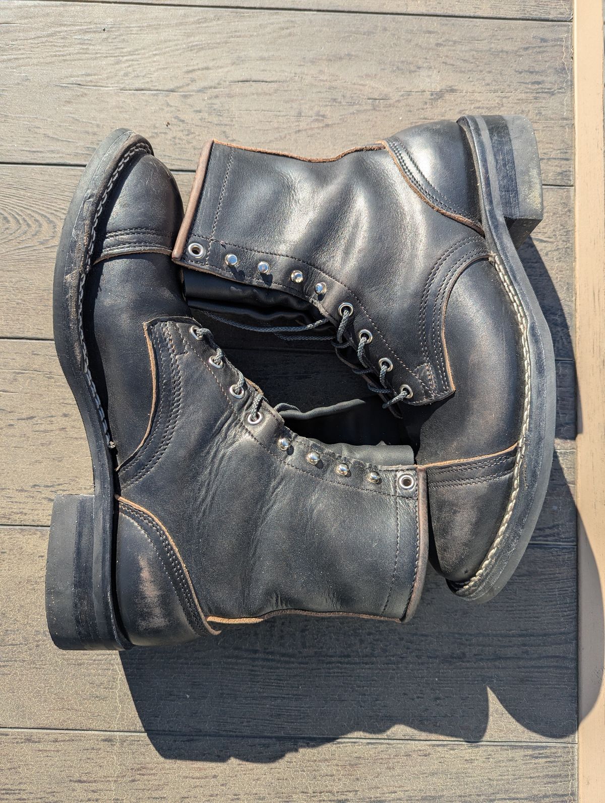 Photo by Vehe on November 4, 2025 of the Nicks Parkhurst V3 in Horween Black Chromexcel.