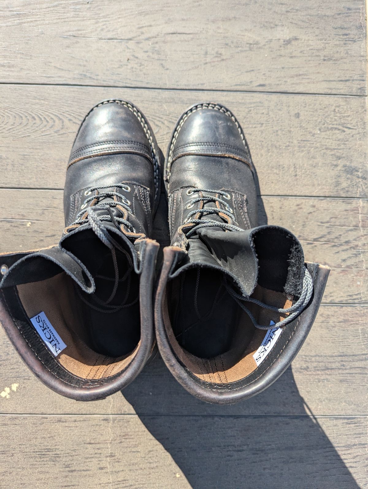 Photo by Vehe on November 4, 2025 of the Nicks Parkhurst V3 in Horween Black Chromexcel.