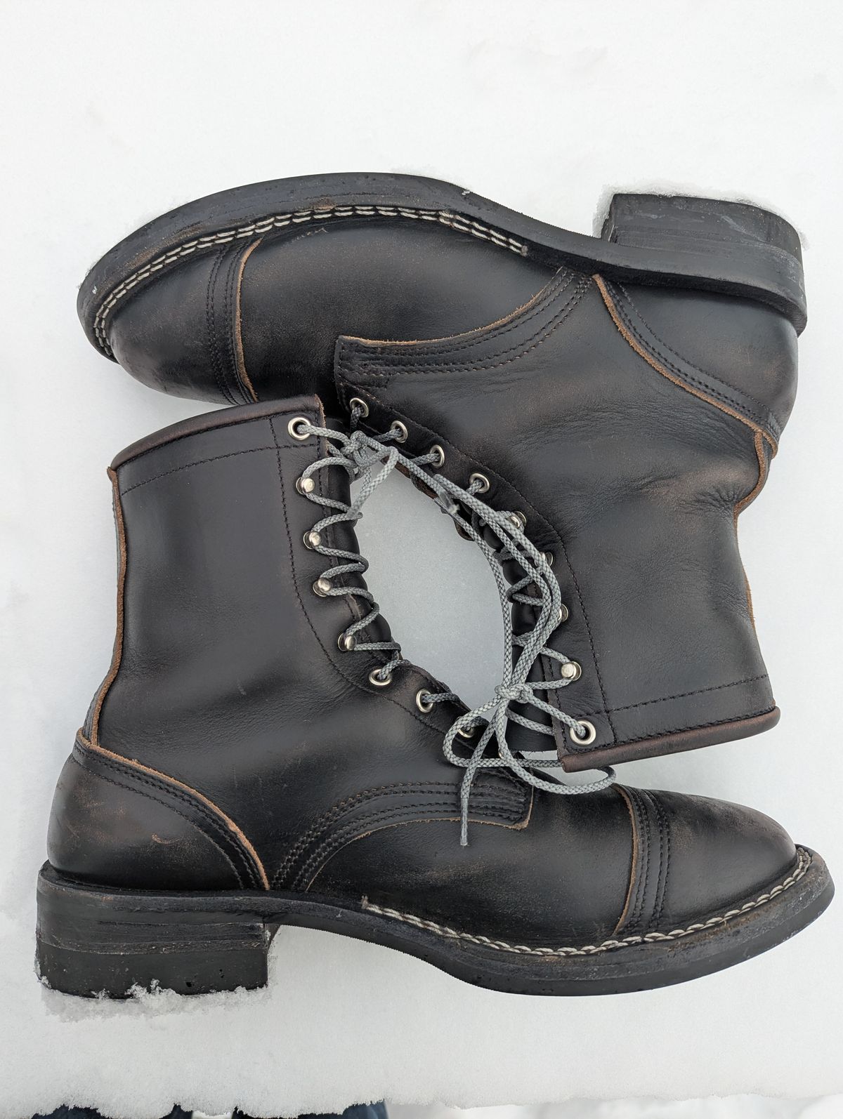 Photo by Vehe on December 3, 2025 of the Nicks Parkhurst V3 in Horween Black Chromexcel.