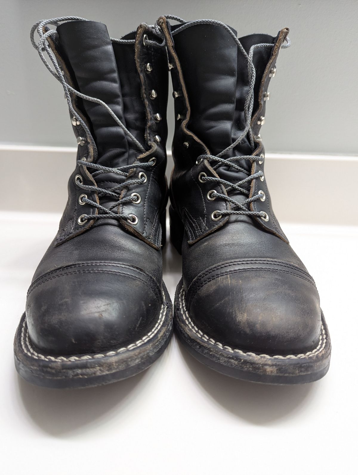 Photo by Vehe on January 5, 2026 of the Nicks Parkhurst V3 in Horween Black Chromexcel.