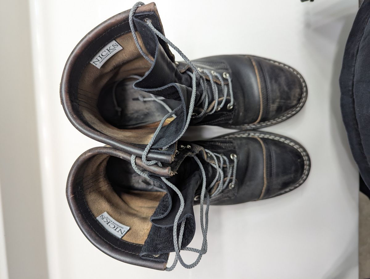 Photo by Vehe on January 5, 2026 of the Nicks Parkhurst V3 in Horween Black Chromexcel.